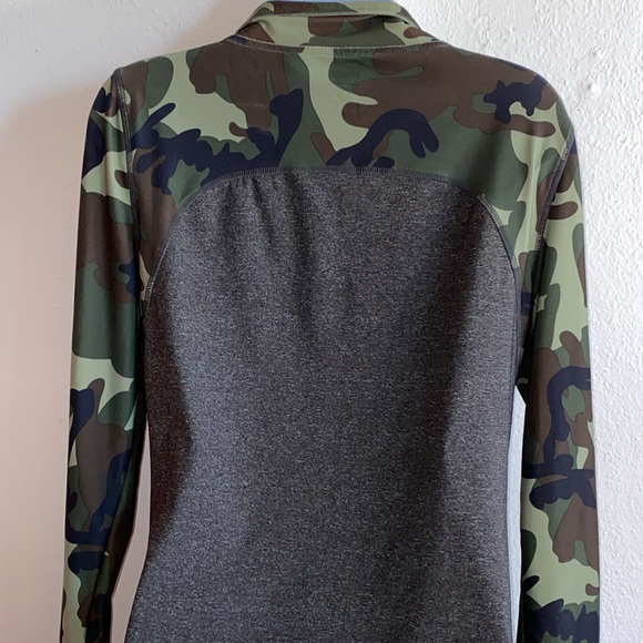 VOGO Athletica 1/4 Zip Colorblock Camo Pullover Workout Top - Picture 4 of 9